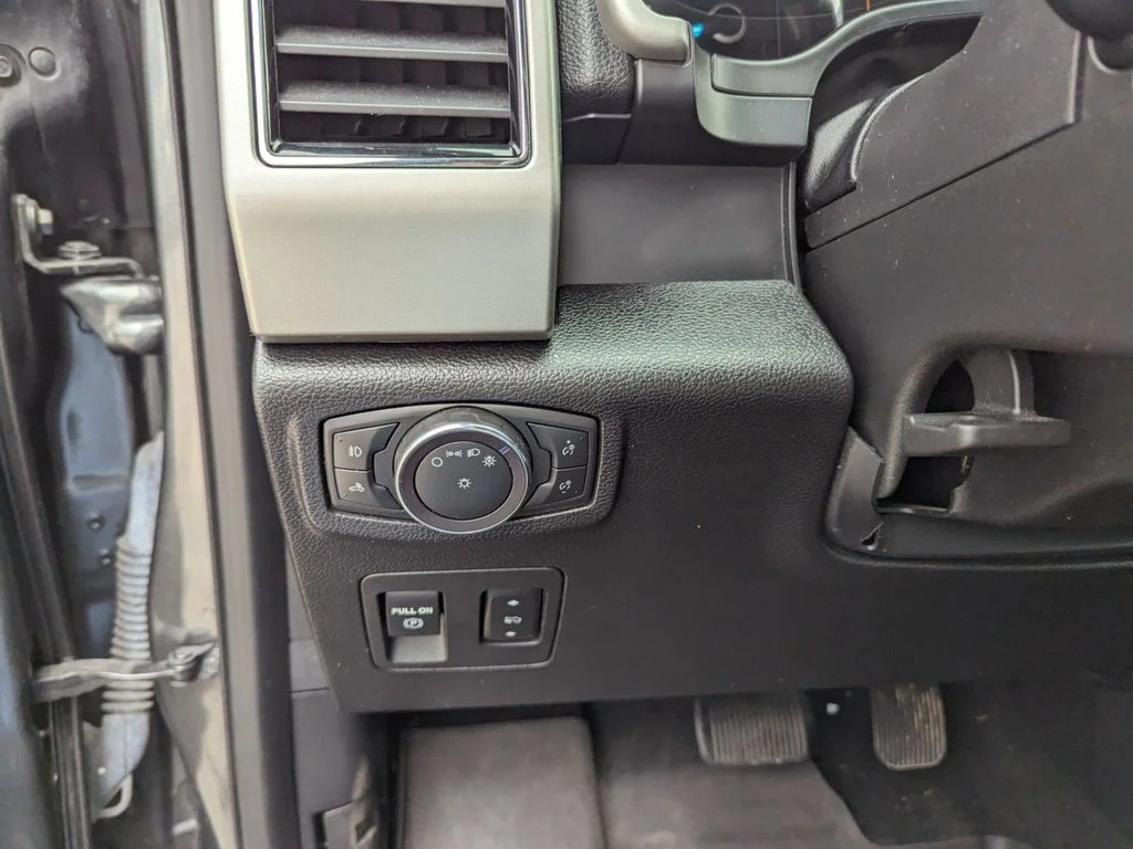 Used 2020 GRAY Ford SuperCrew Lariat 5 1/2 image 17