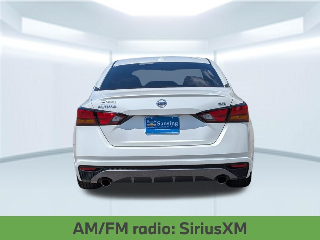 Used 2019 White Nissan 2.5 SR image 5