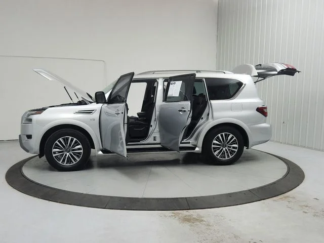 Used 2022 Silver Nissan SL image 12