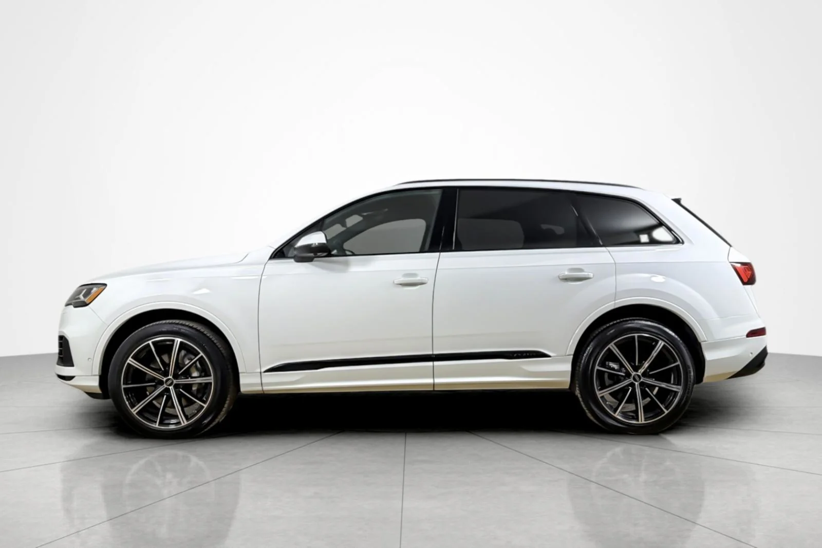 Used 2022 Carrara White Audi Premium Plus 55 TFSI quattro image 2