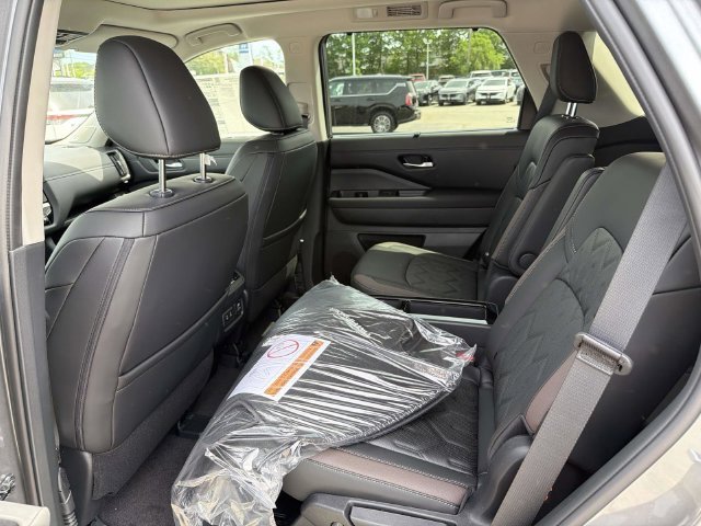 New 2026 Gun Metallic Nissan Platinum image 9