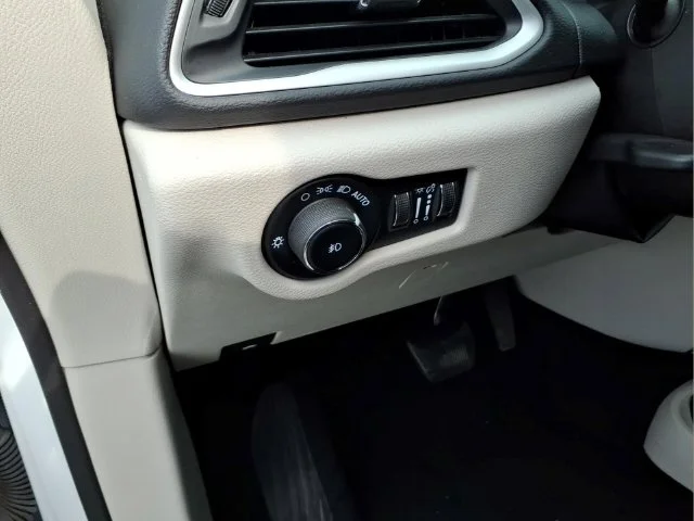 Used 2024 White Chrysler Touring L image 22
