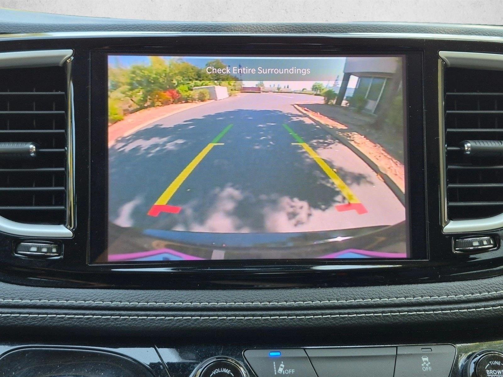 Used 2022 Brilliant Black Crystal Pearlcoat Chrysler Hybrid Touring L image 14