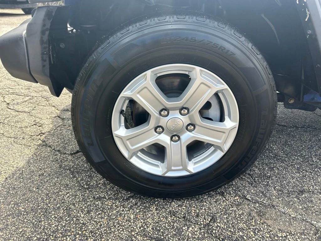 Used 2019 Blue Jeep Unlimited Sport S image 17