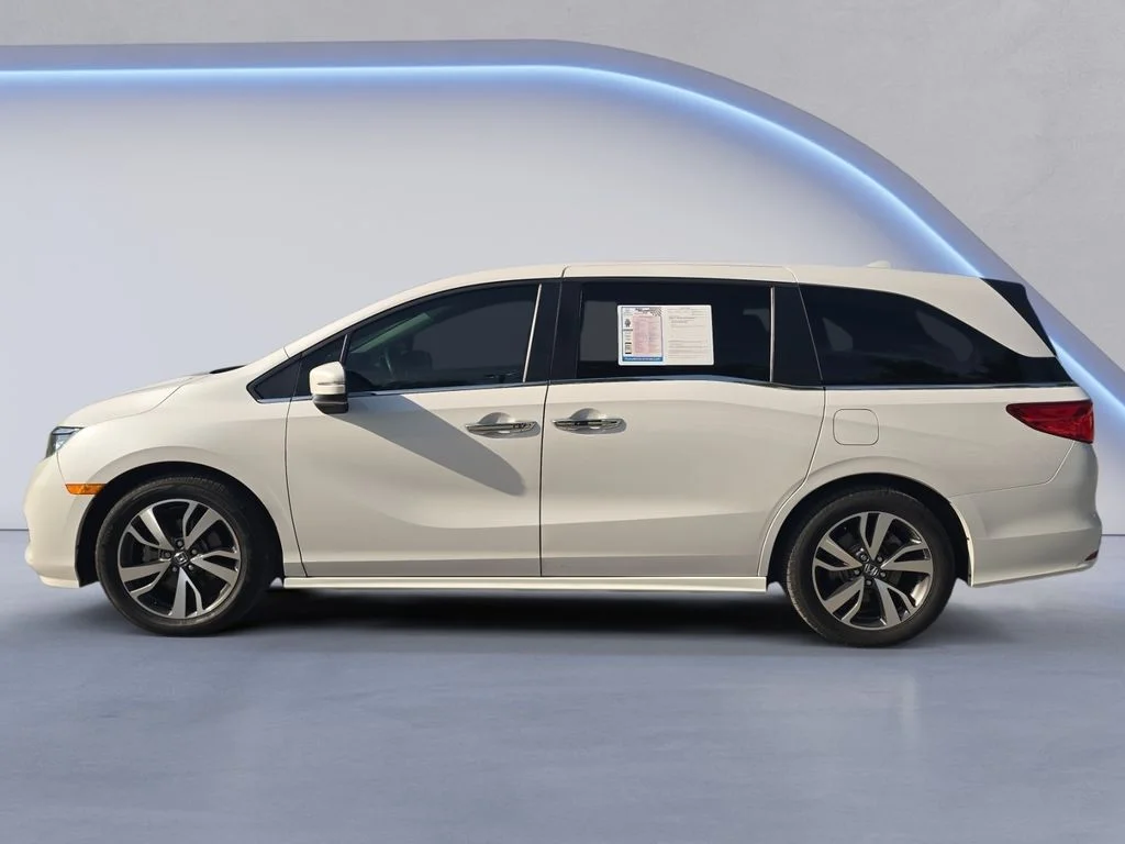 Used 2023 Platinum White Pearl Honda Touring image 2