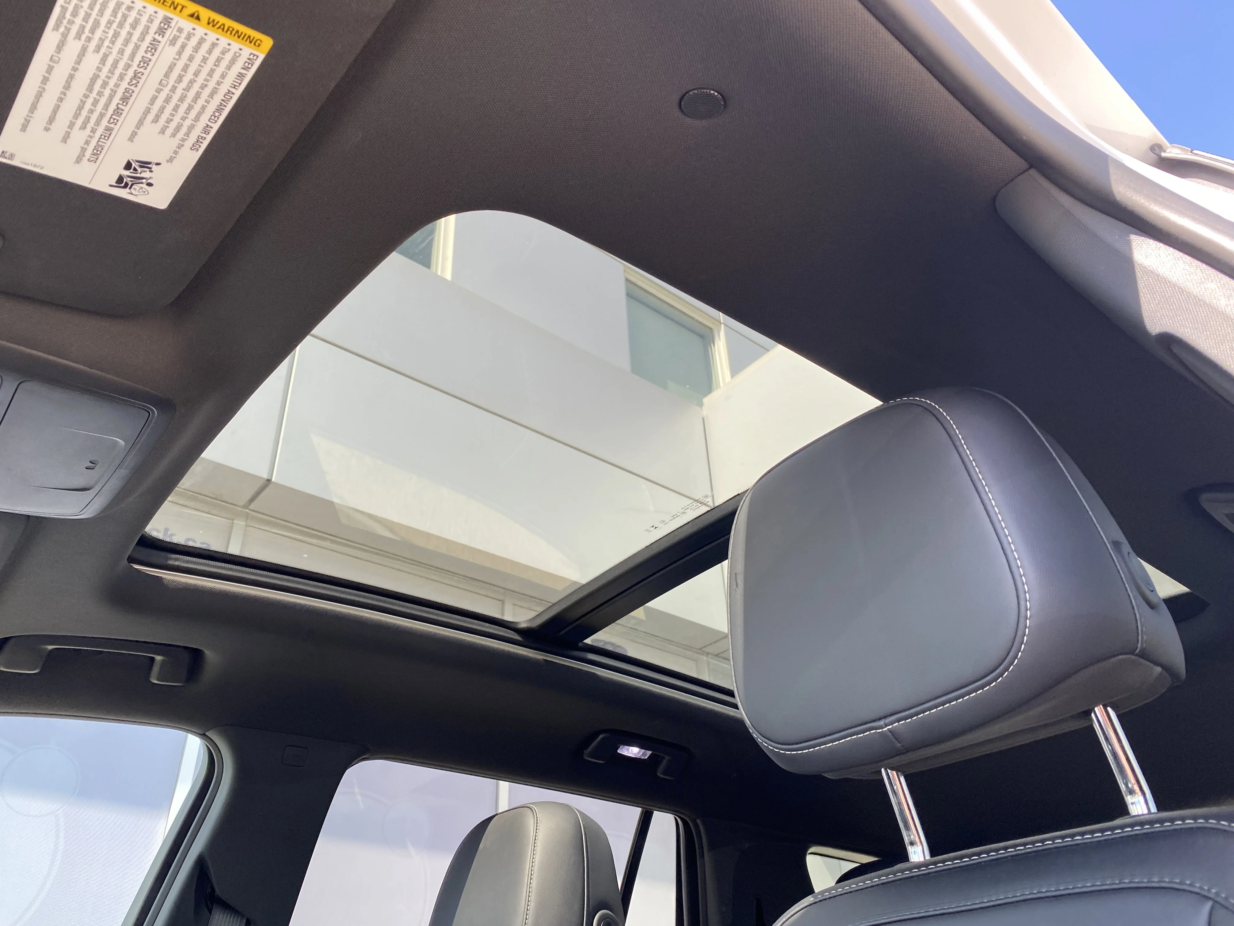 Certified Used 2026 White GMC AWD Elevation * PREMIUM PACKAGE * PANORAMIC SUNROOF * POWER TAILGATE image 18