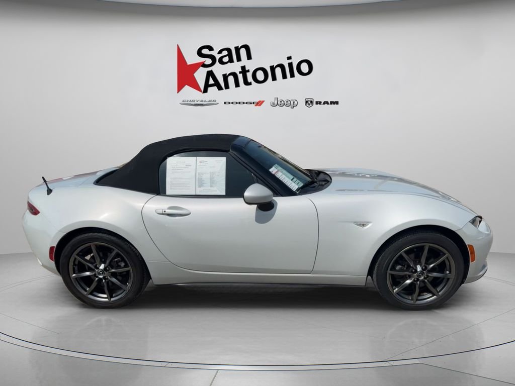 Used 2016 White Mazda Grand Touring image 17