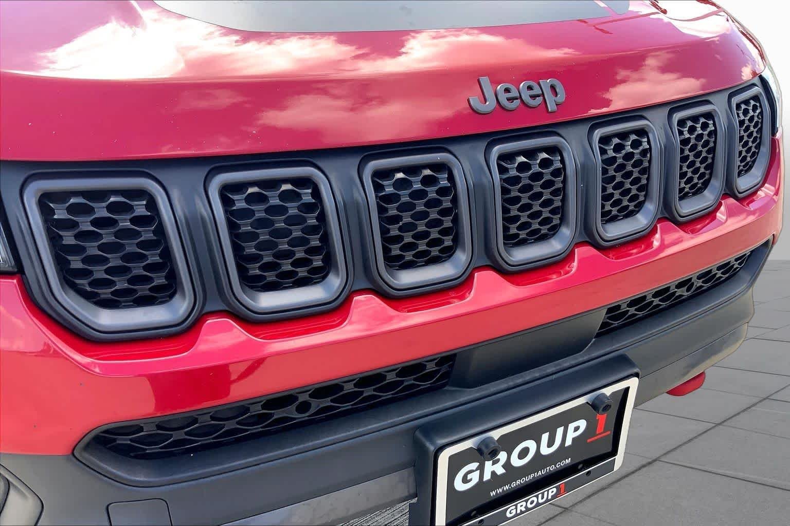 Used 2024 Red Hot Pearlcoat Jeep Trailhawk image 29