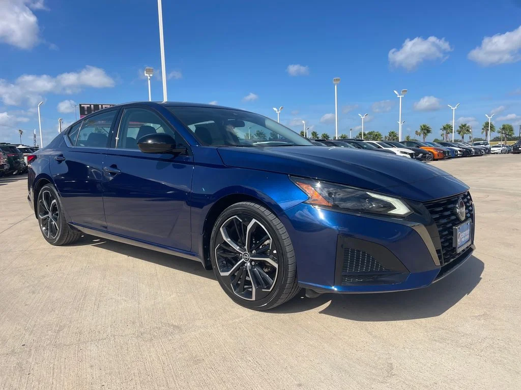 Used 2023 Blue Nissan 2.5 SR image 7