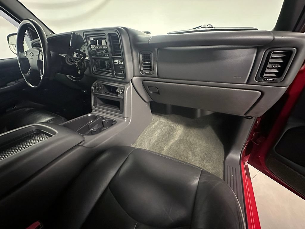 Used 2004 Victory Red Chevrolet NA image 40