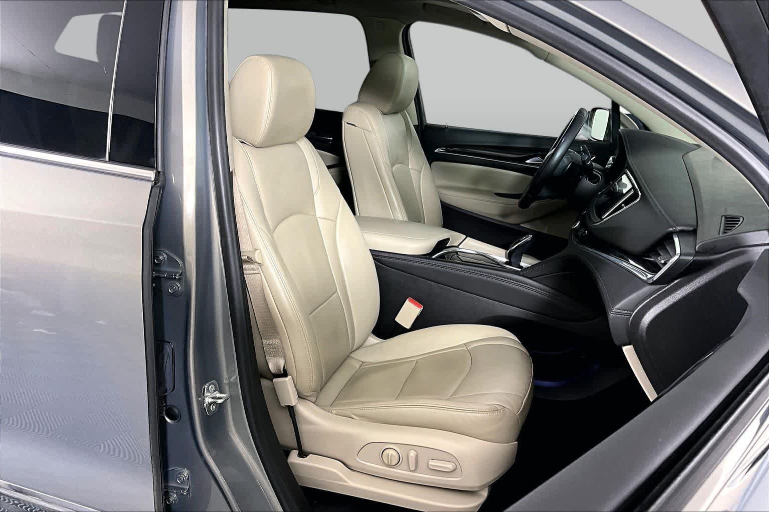 Used 2018 Includes Spectra Gray lower exterior accent color. Buick Essence image 8