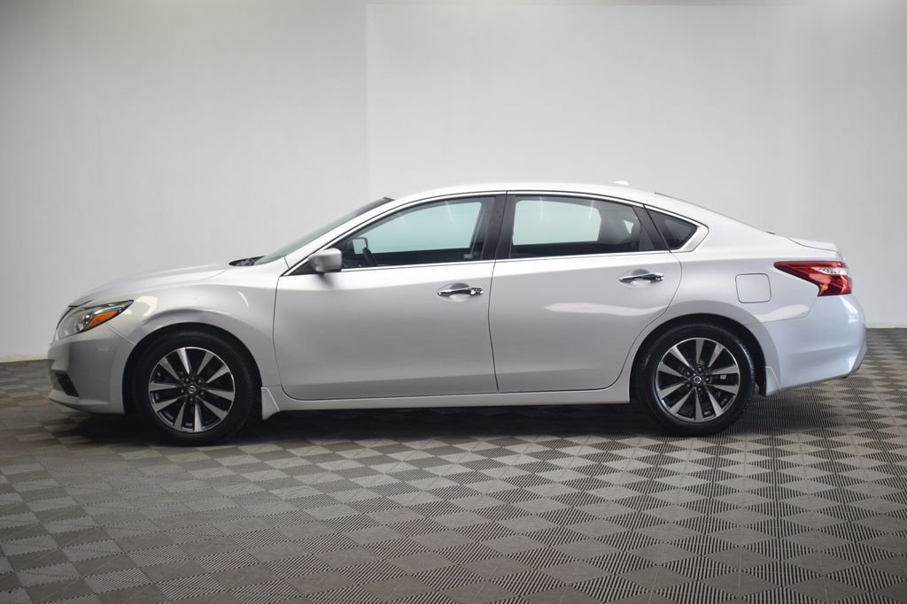 Used 2016 Silver Nissan 2.5 SV image 8
