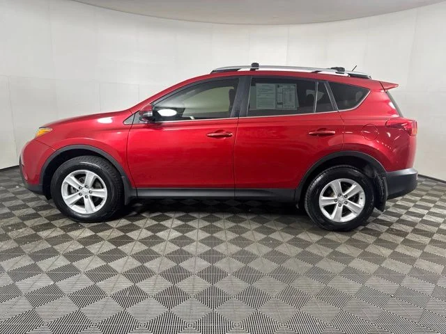 Used 2013 Barcelona Red Metallic Toyota XLE image 7