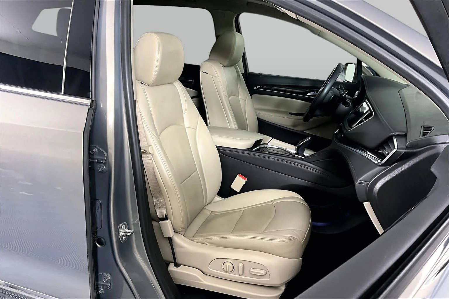 Used 2018 Pepperdust Metallic Buick Essence image 8