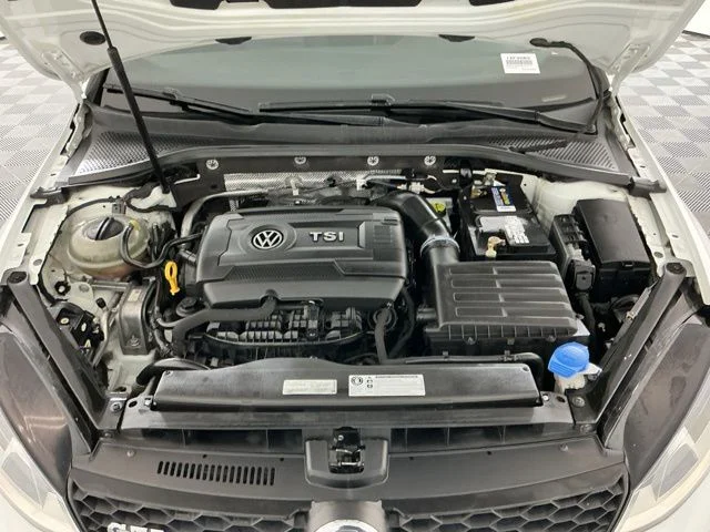 Used 2016  Volkswagen Autobahn image 29