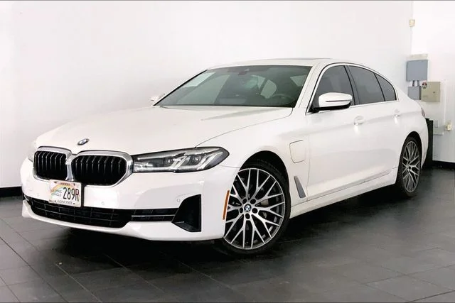 2021 BMW 5 Series 530e iPerformance Sedan's photo