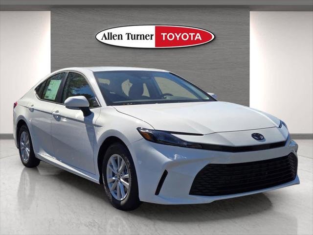 2026 Toyota Camry LE Hybrid's photo