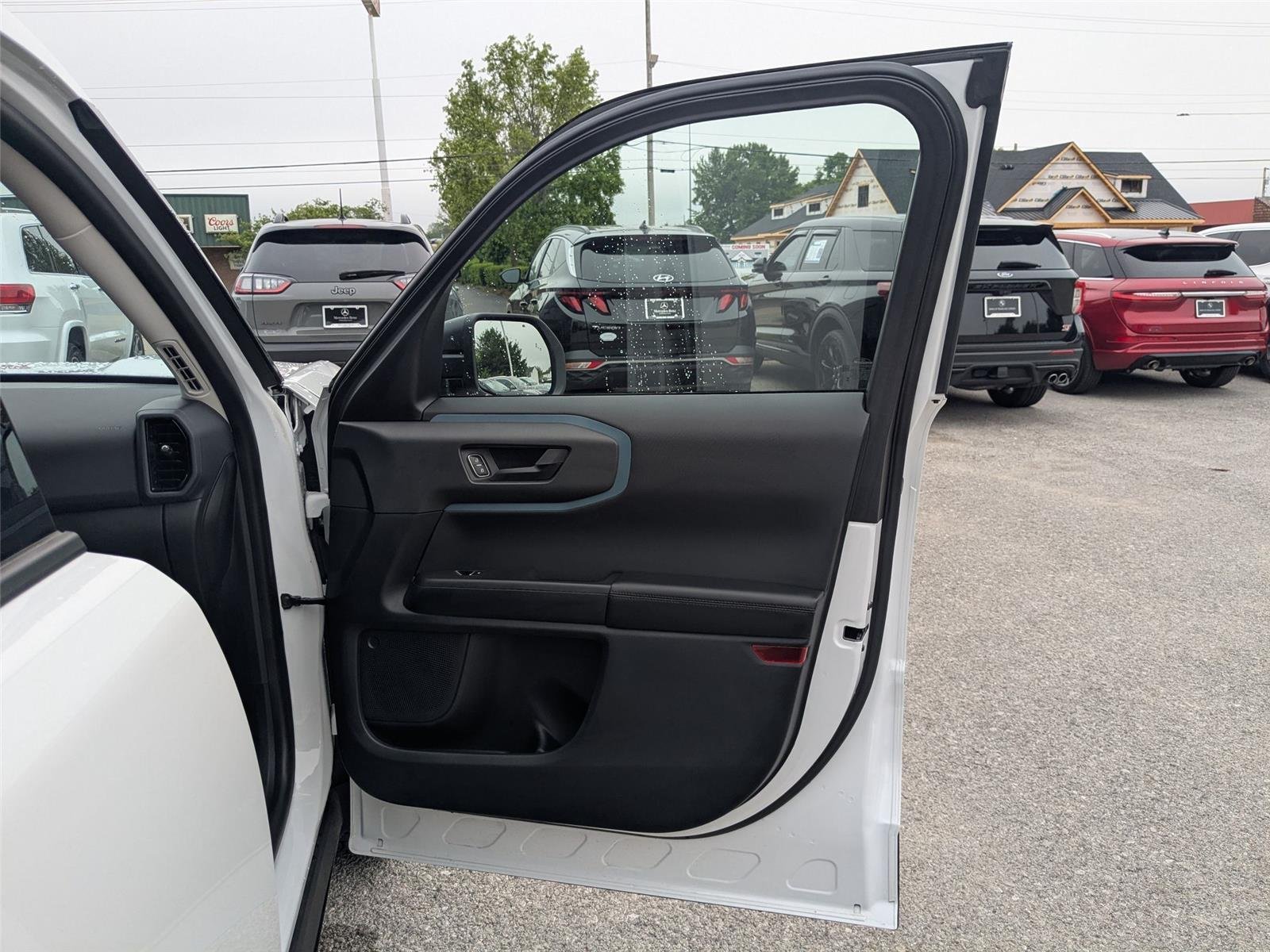 Used 2023 Oxford White Ford Badlands image 31