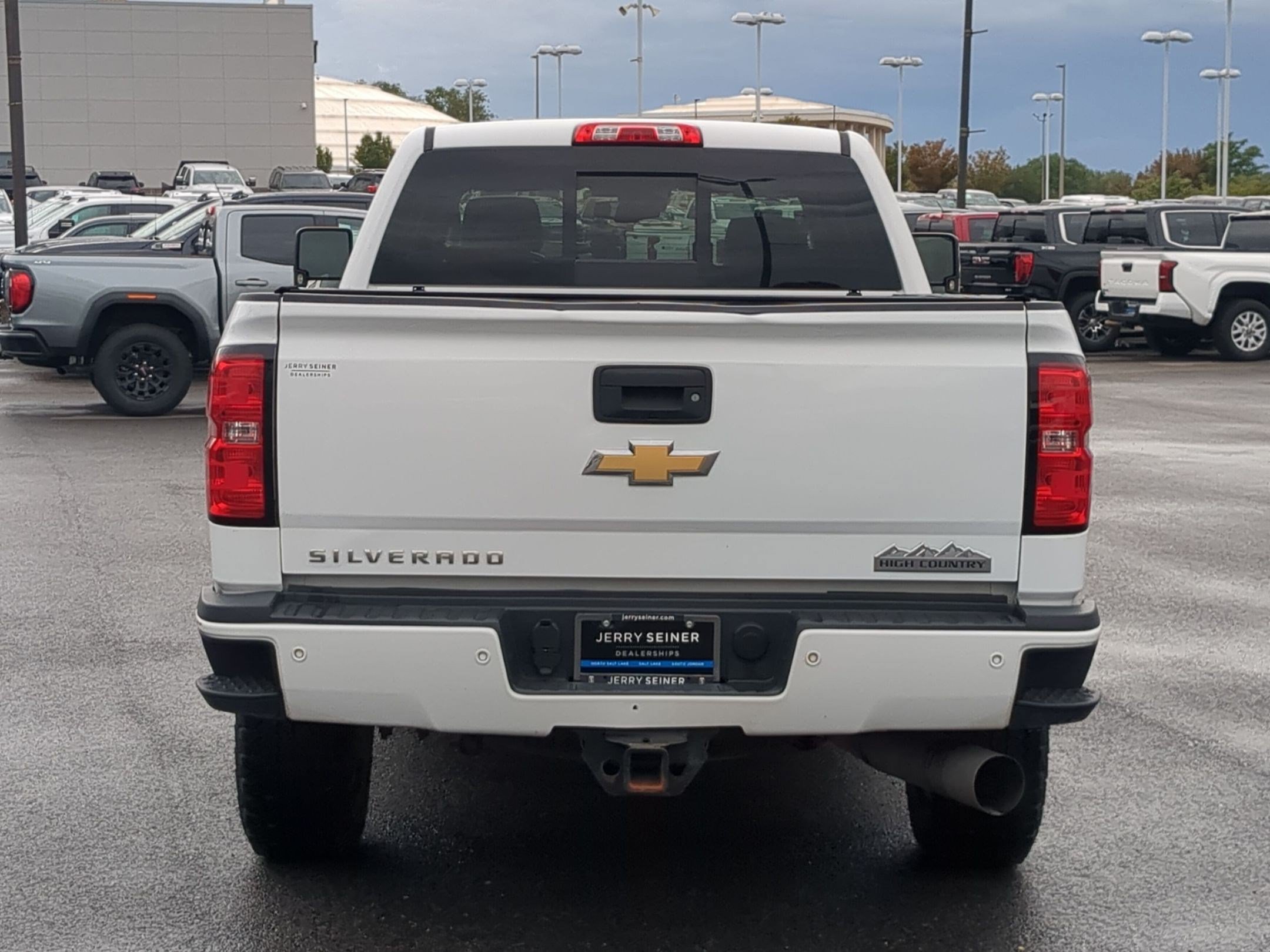 Used 2019 SUMMIT WHITE Chevrolet High Country image 4