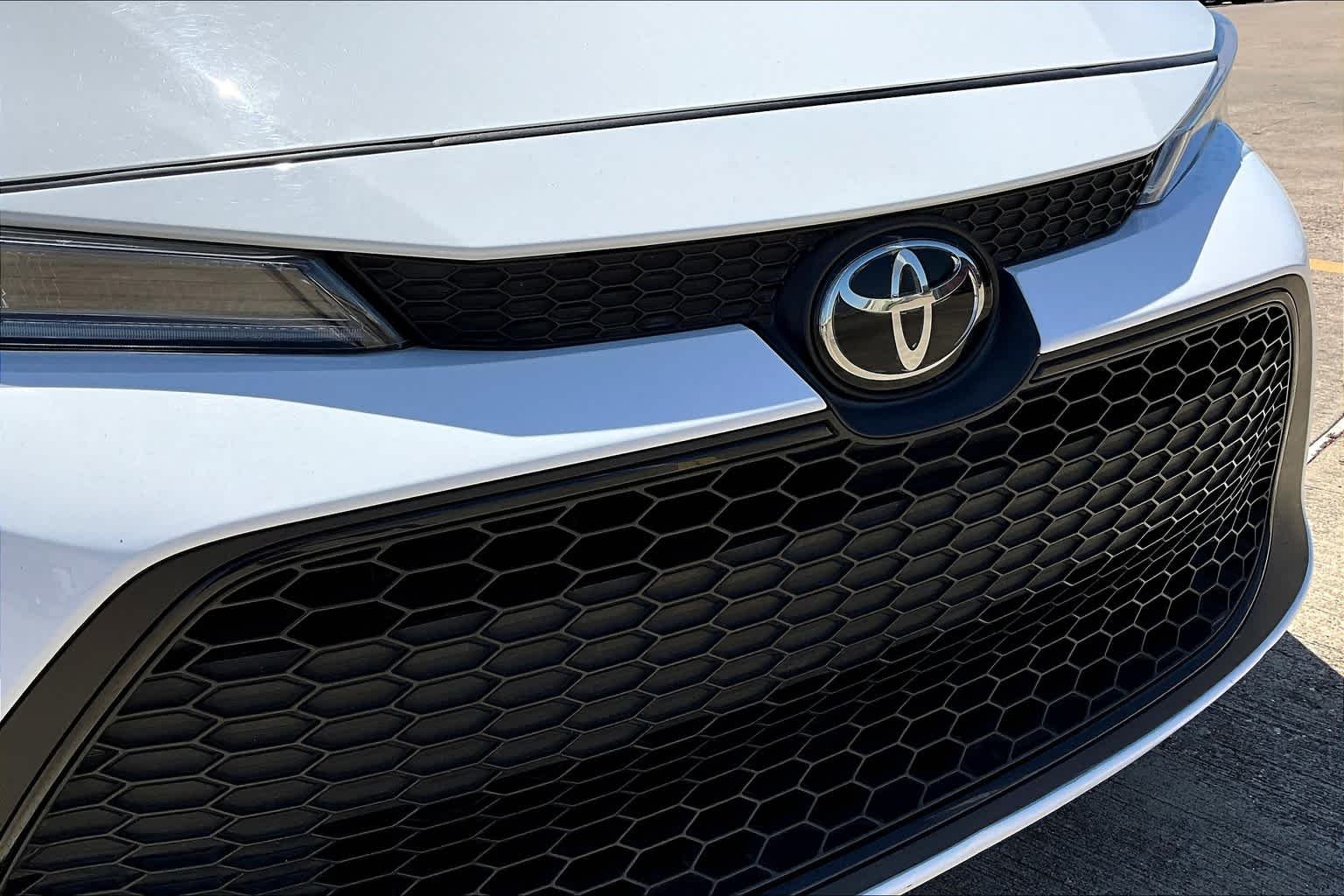 Used 2021 Super White Toyota LE image 30