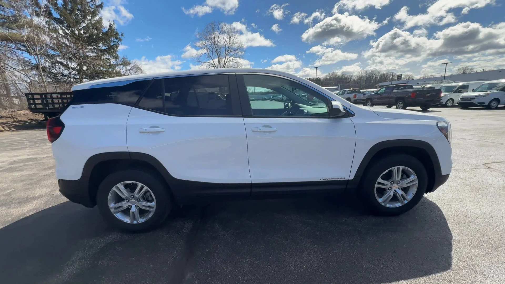 Used 2023 Summit White GMC SLE image 9