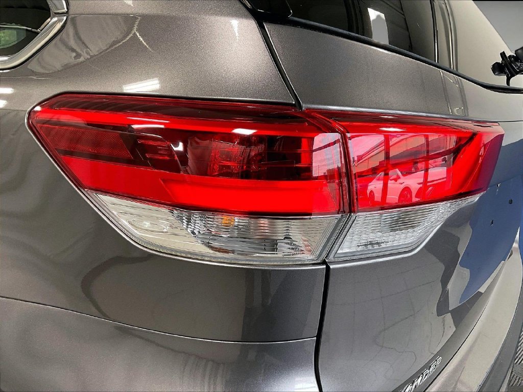 Used 2019 Gray Toyota XLE image 35