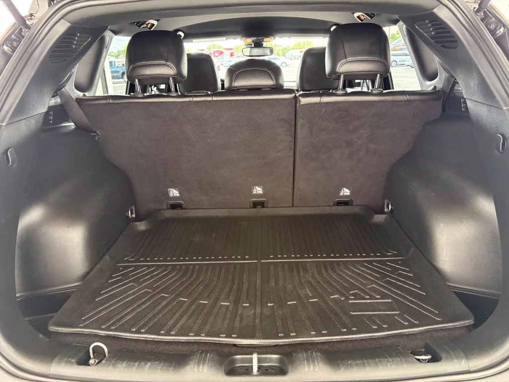 Used 2024 Black Jeep Latitude Lux image 38