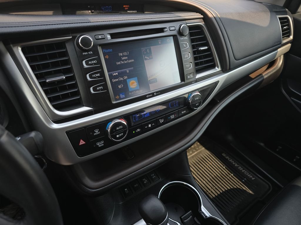 Used 2014 White Toyota XLE V6 image 27