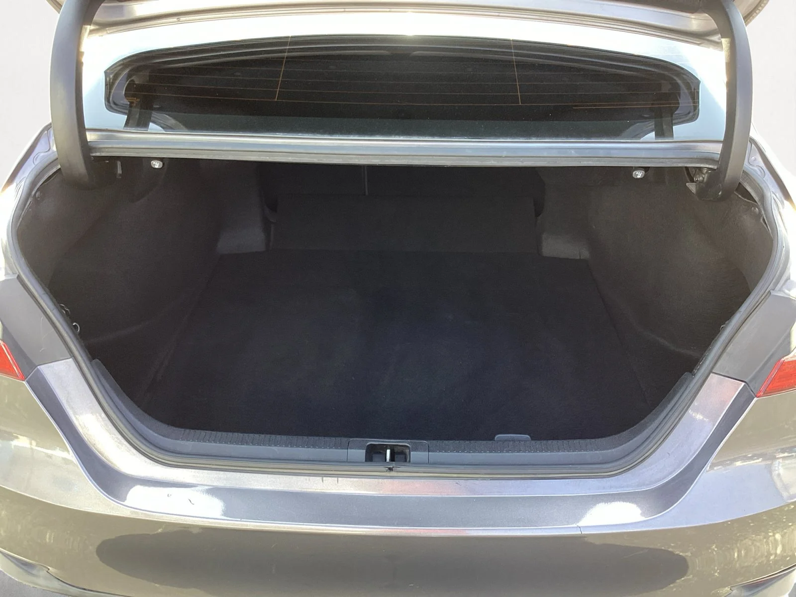 Used 2020 Predawn Gray Mica Toyota LE image 15