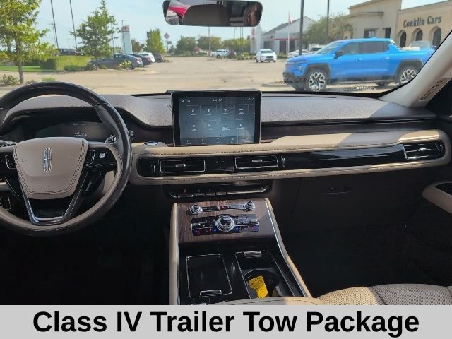 Used 2020 White Metallic Lincoln Reserve image 4