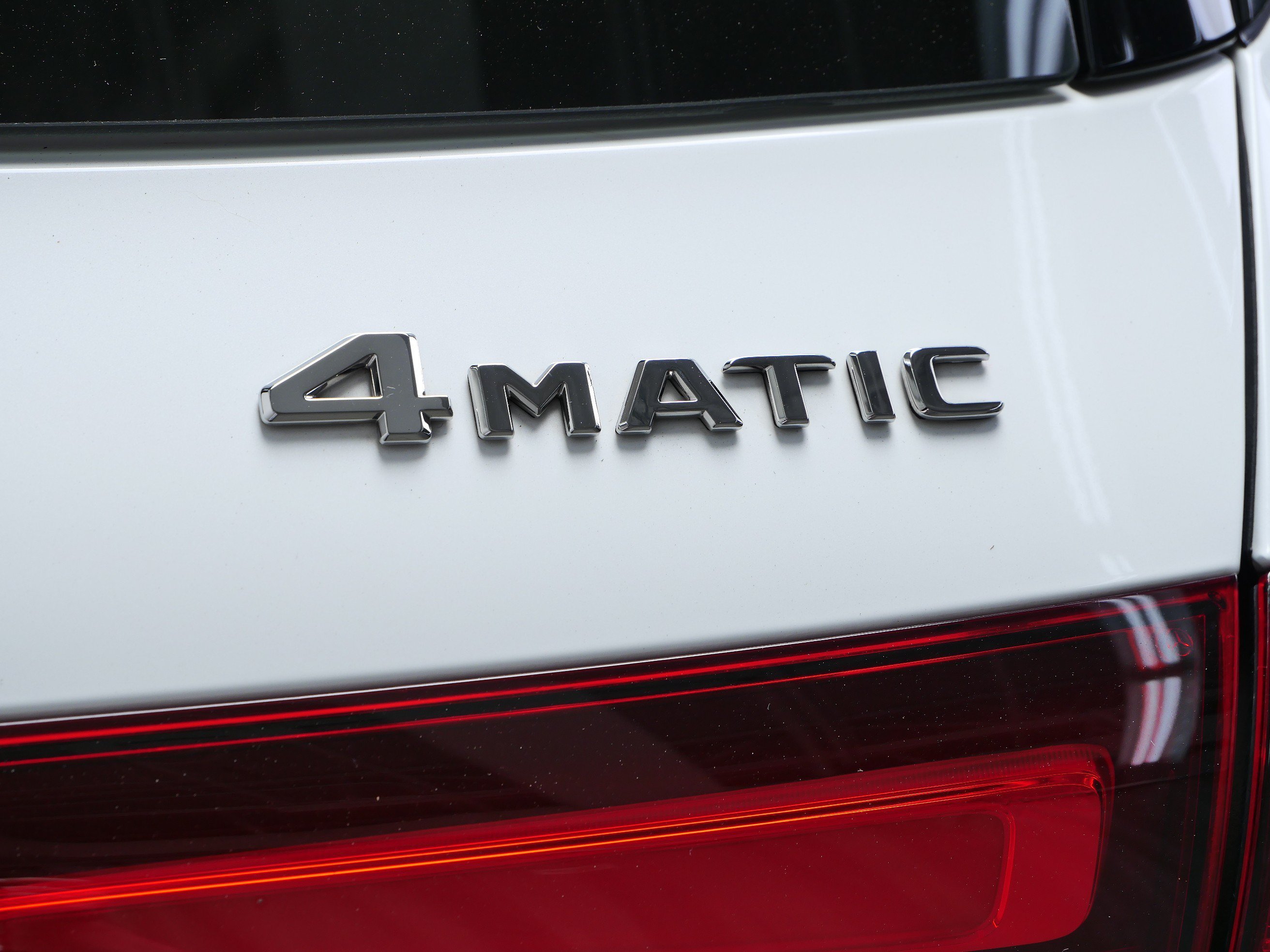 Certified Used 2025 MANUFAKTUR Moonlight White Metallic Mercedes-Benz GLE 350 image 6