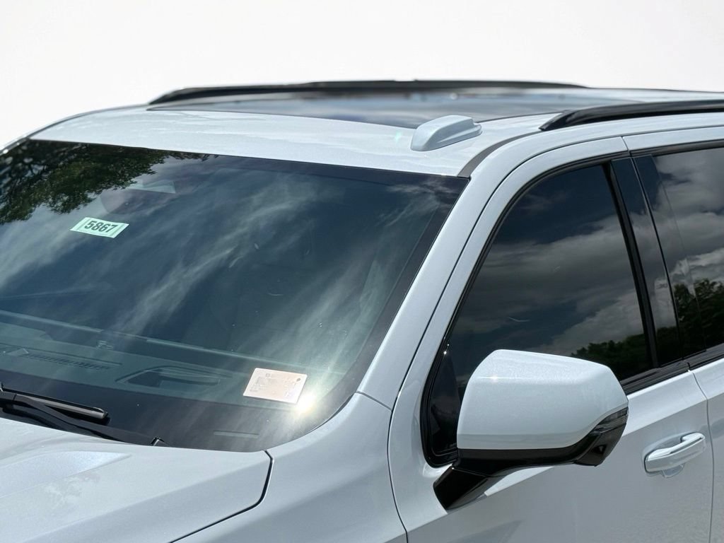 New 2026 Vibrant White Tricoat Cadillac Platinum Sport image 11