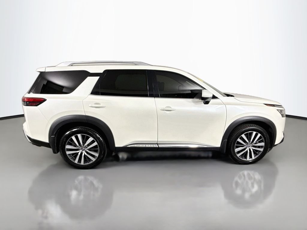 Used 2022 White Nissan Platinum image 8
