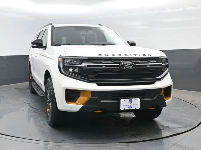 New 2026 Star White Metallic Tri-Coat Ford Tremor® image 2