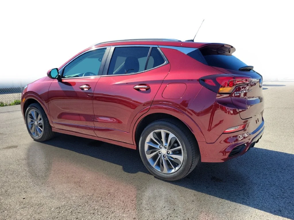 Used 2023 Red Buick Select image 3