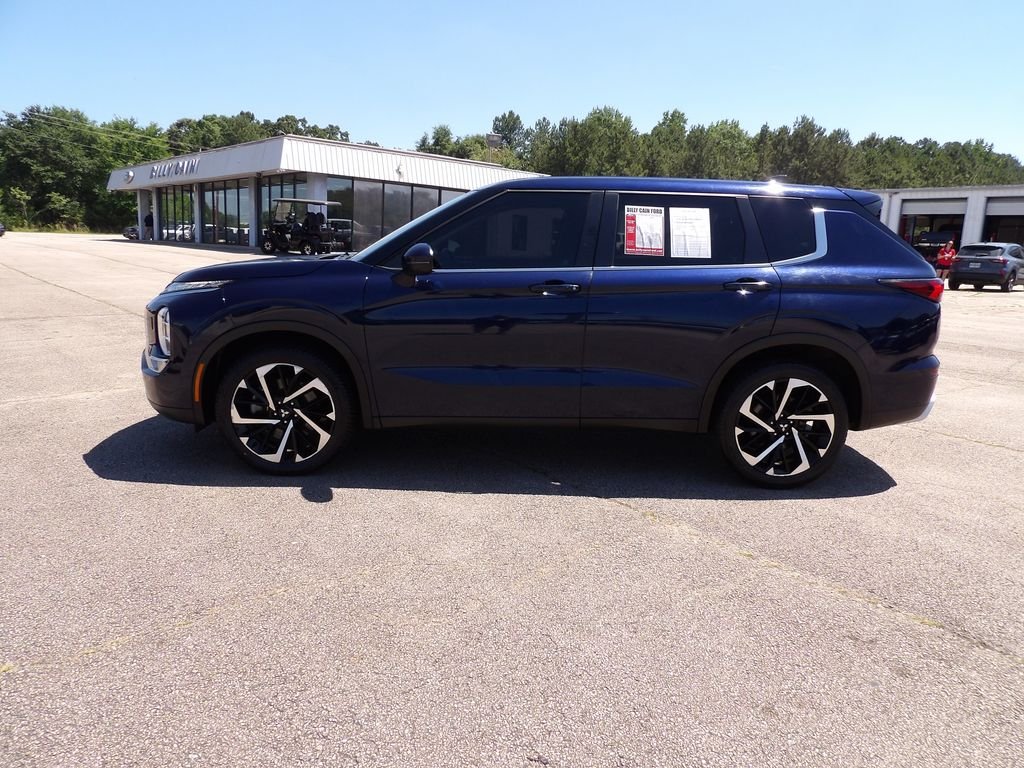 Used 2024 Cosmic Blue Metallic Mitsubishi SE Black Edition image 5