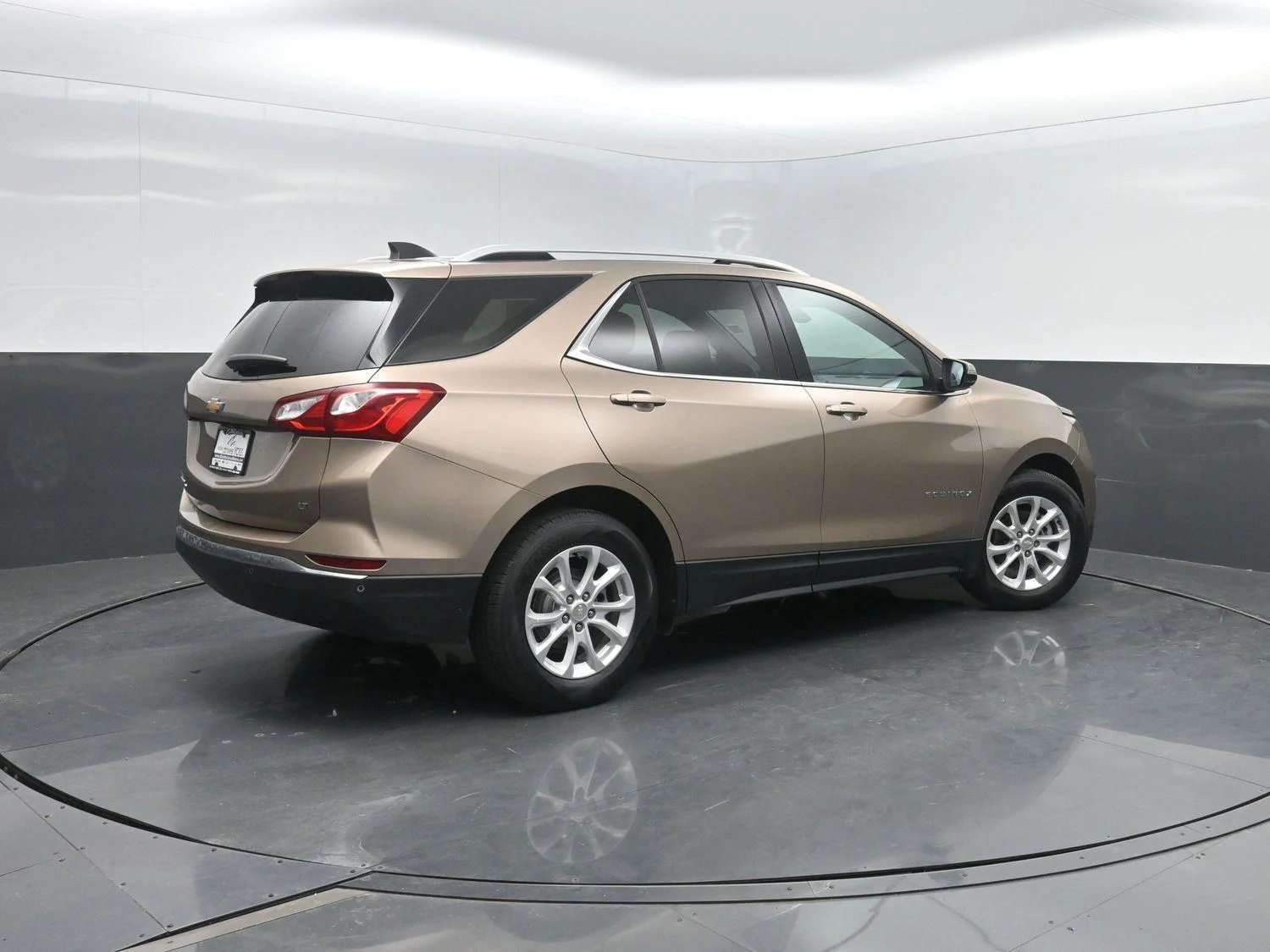 Used 2018 Chevrolet Equinox LT with VIN 2GNAXJEV5J6163382 for sale in Charles City, IA