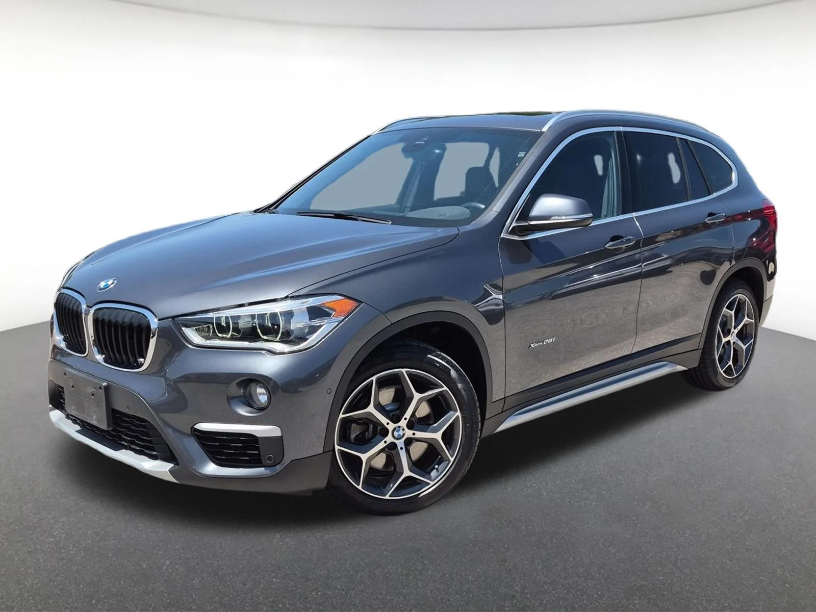 Used 2018 Mineral Gray Metallic BMW xDrive28i image 1