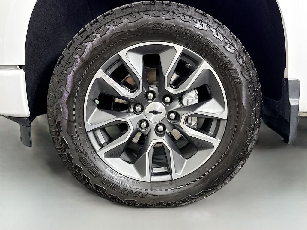 Used 2024 Summit White Chevrolet RST image 30