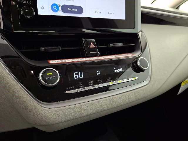 Used 2026  Toyota LE image 18