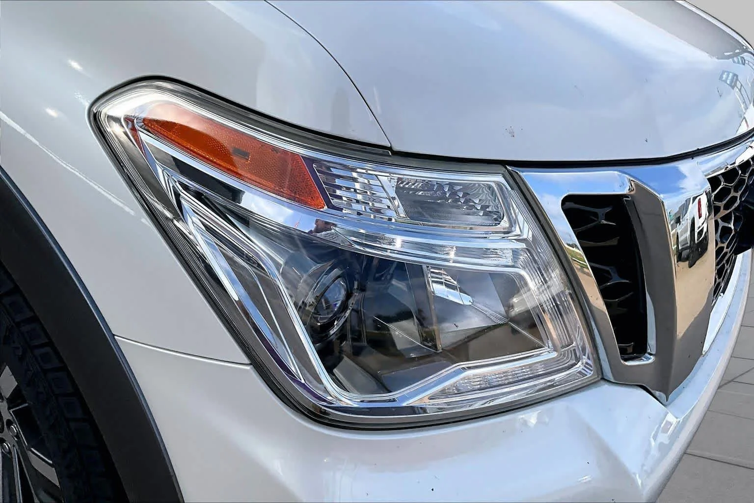 Used 2019 Pearl White Tricoat Nissan SL image 28