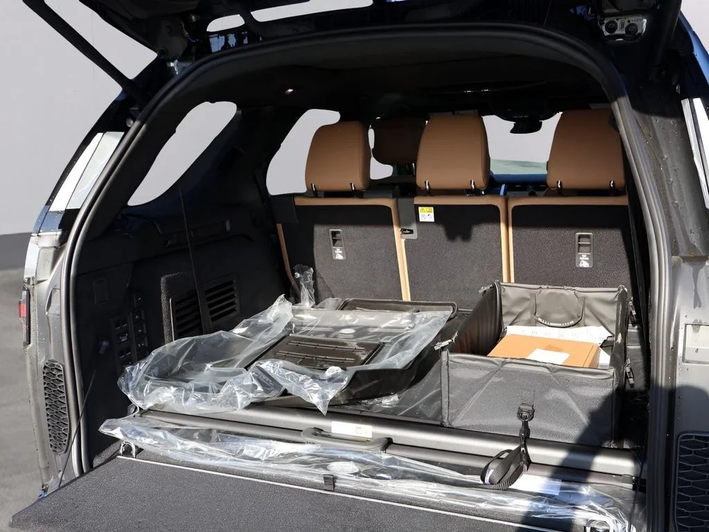New 2026 Carpathian Grey Land Rover  image 16