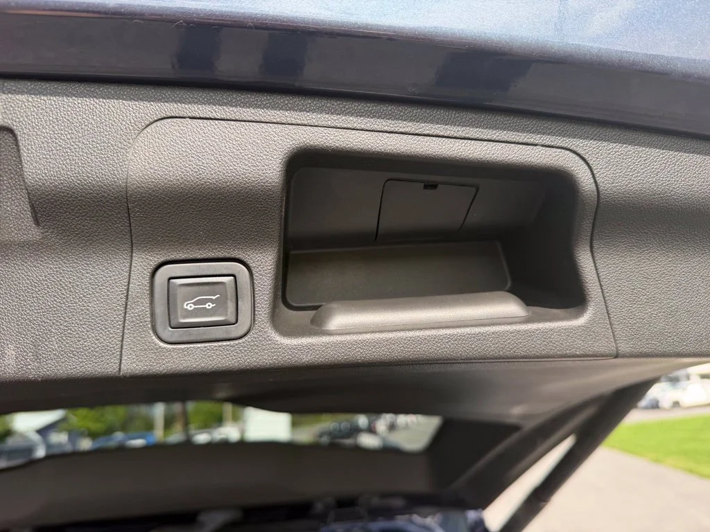 Used 2018 BLUE STEEL METALLIC GMC SLT image 44