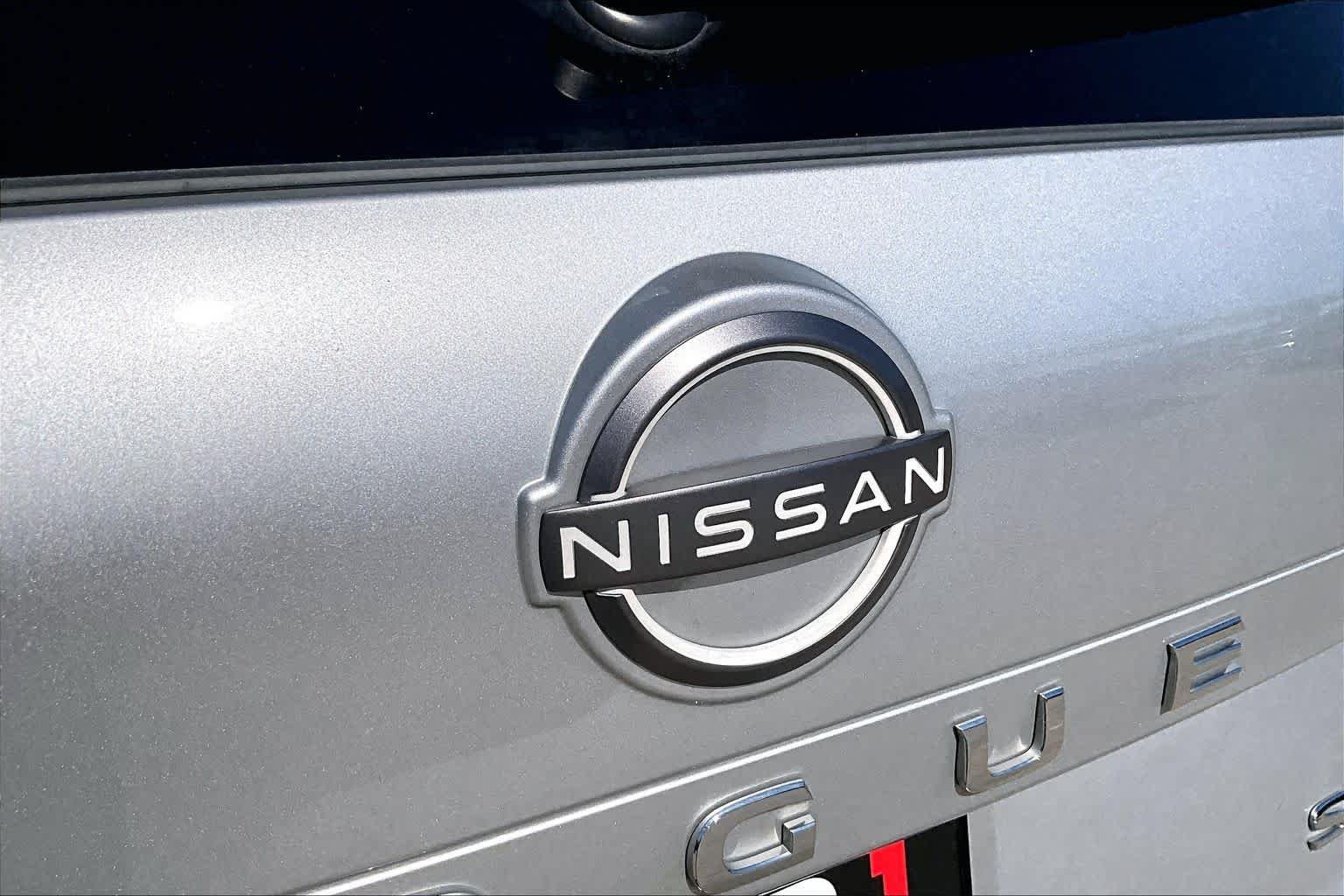 Used 2023 Brilliant Silver Metallic Nissan SV image 30