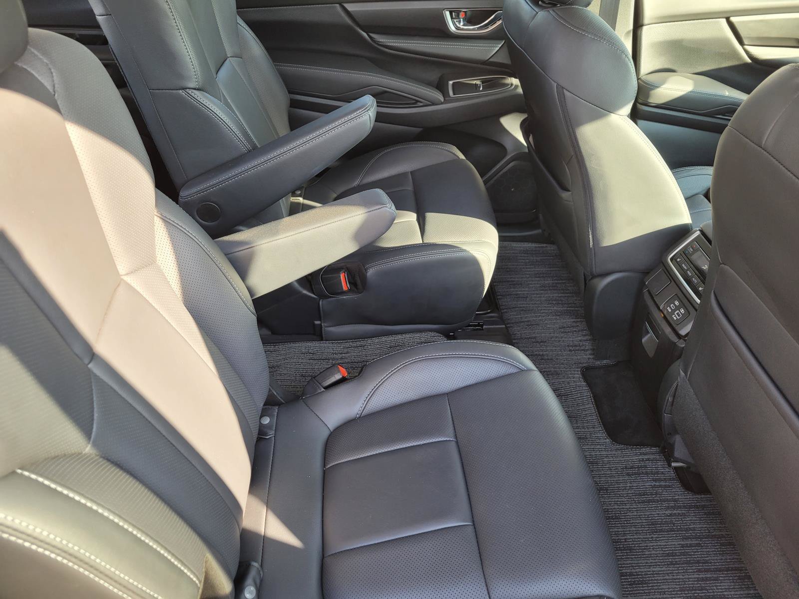 Used 2023 Ice Silver Metallic Subaru Limited image 13