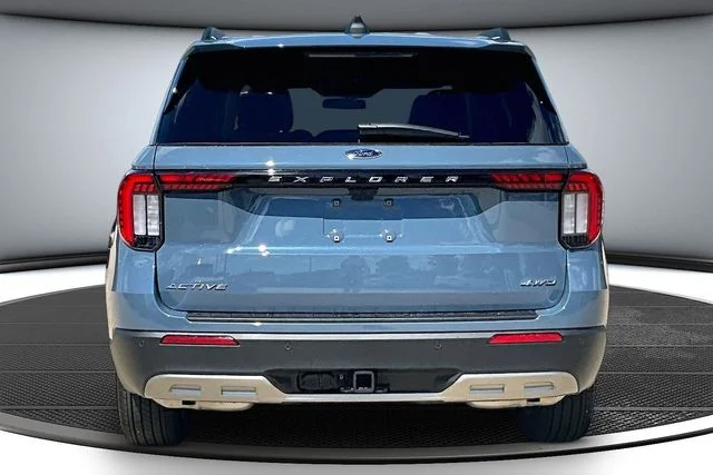 Used 2025 Vapor Blue Ford Active image 4