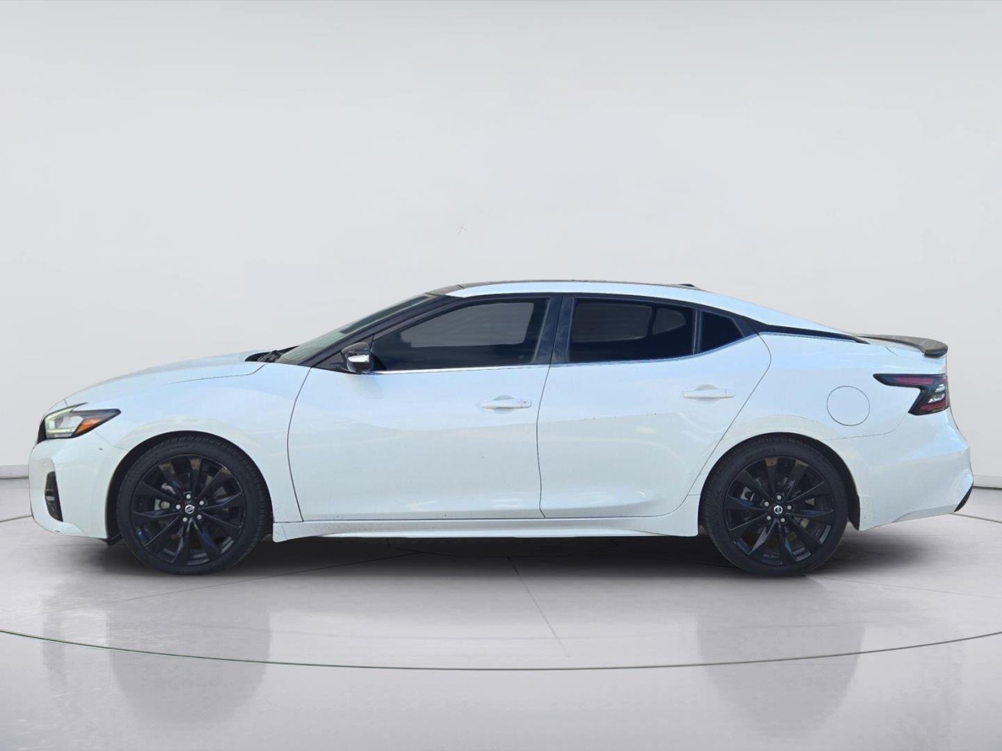 Used 2021 Pearl White Tricoat Nissan SR image 2