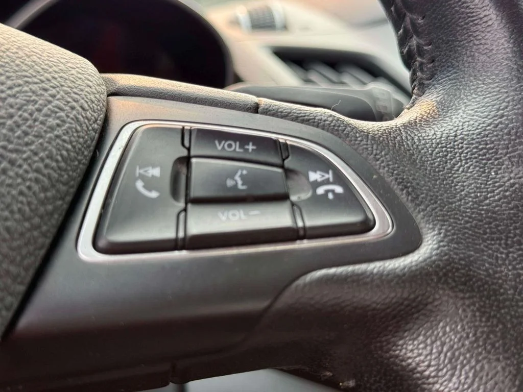 Used 2019 Blue Ford SEL image 17
