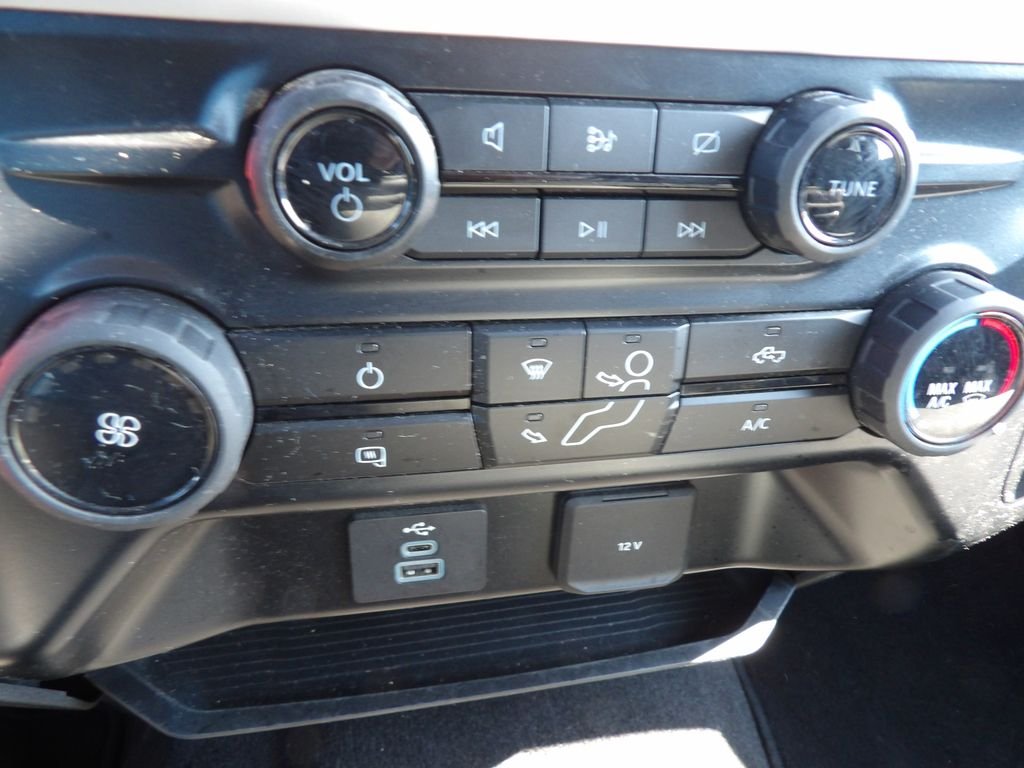 Used 2024 Oxford White Ford XLT image 22