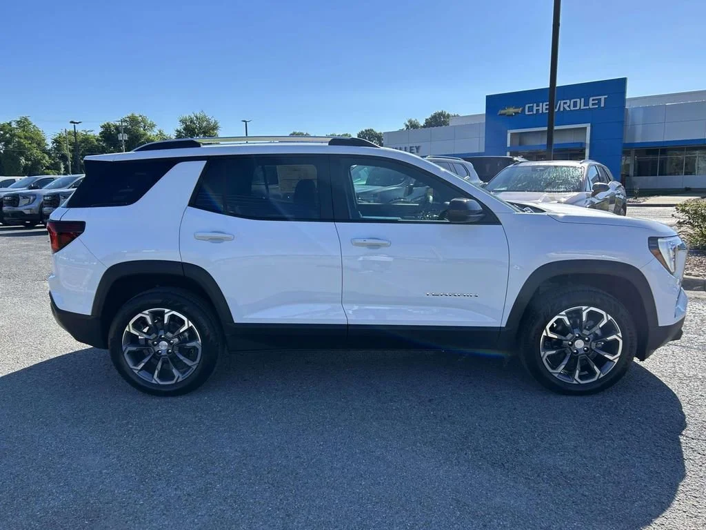 New 2026 Summit White GMC Elevation image 2